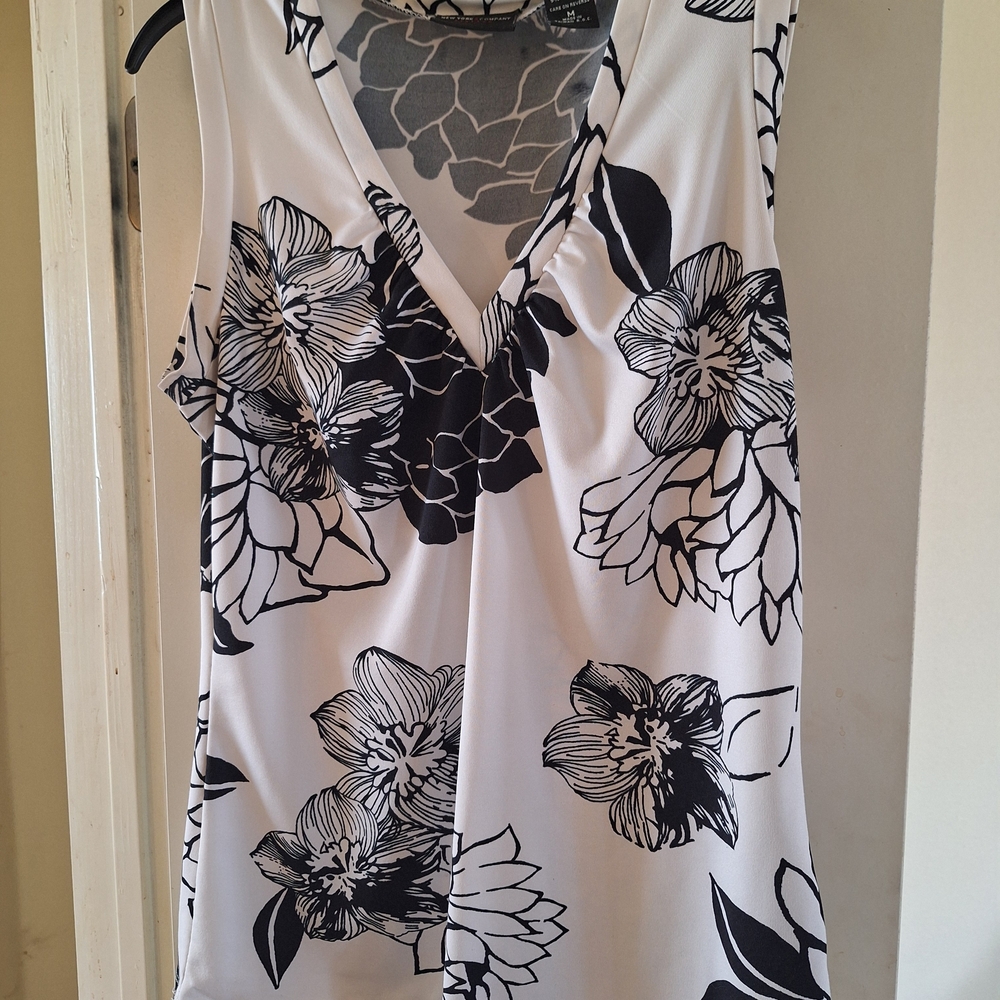 New York & Company Black and White Floral Blouse